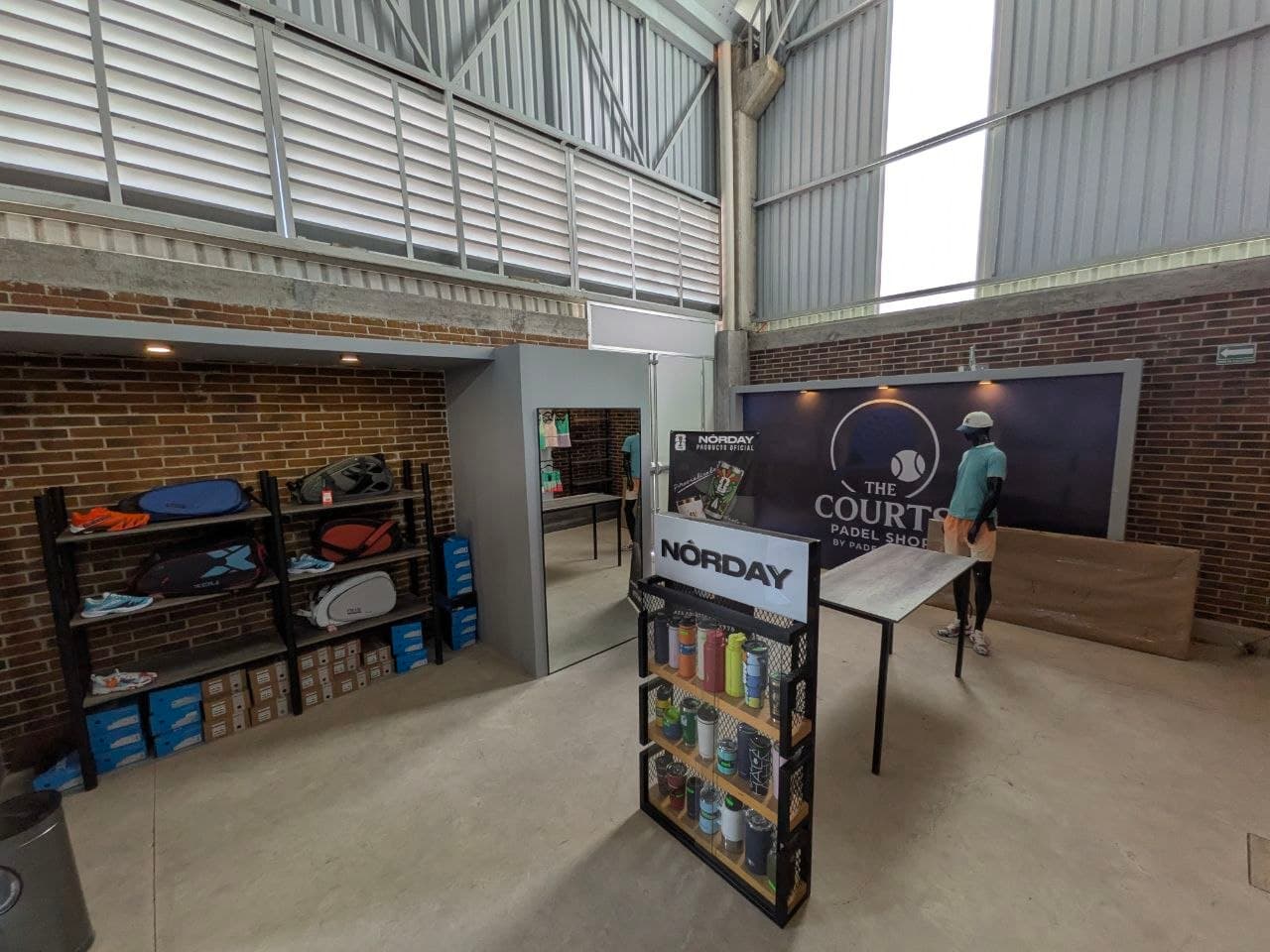 Pro Shop "The Courts" en Padel Lomas, Lomas de Angelópolis